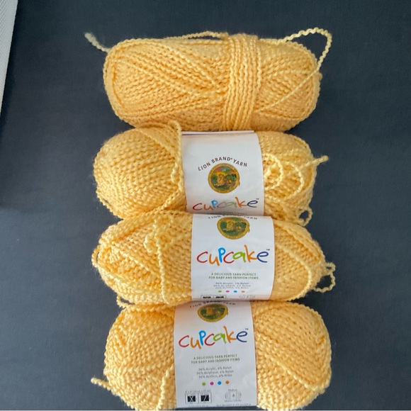 4 Skeins of Lion Brand Yarn CUPCAKE - Picture 3 of 5